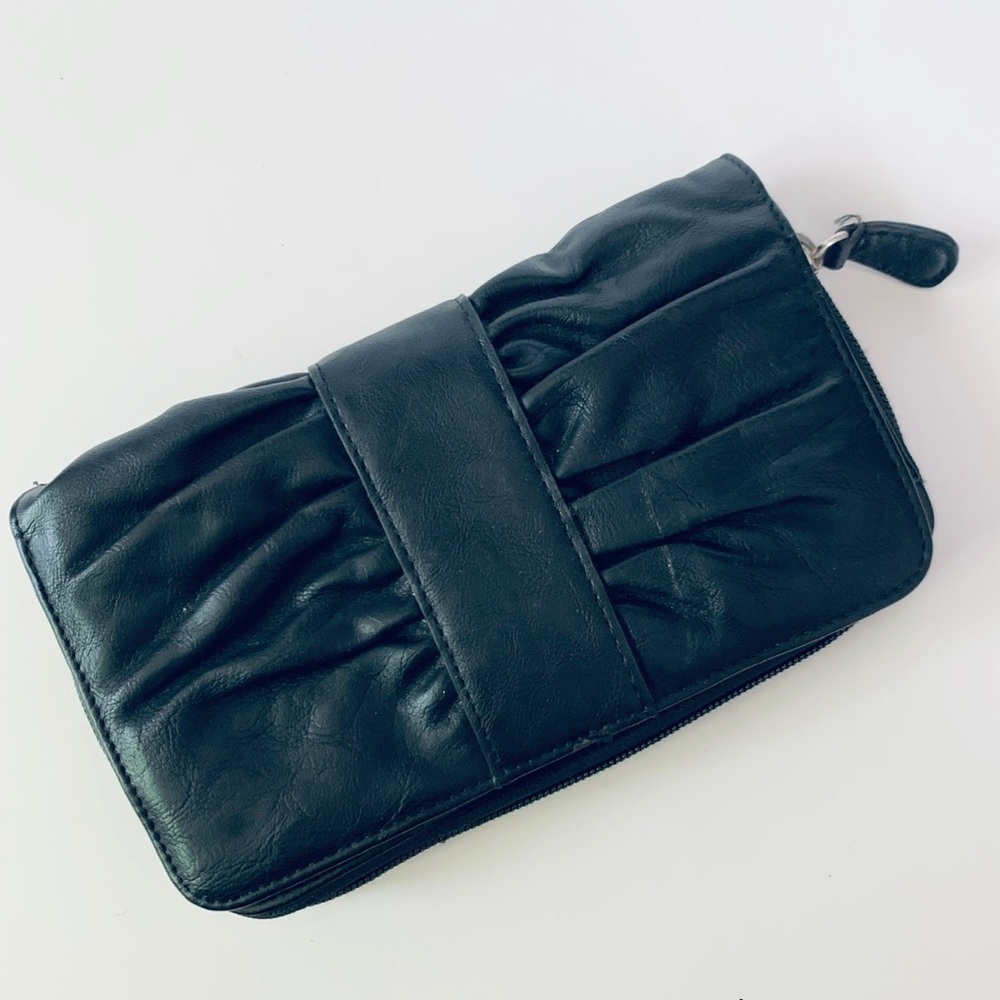 Black women’s wallet/clutch